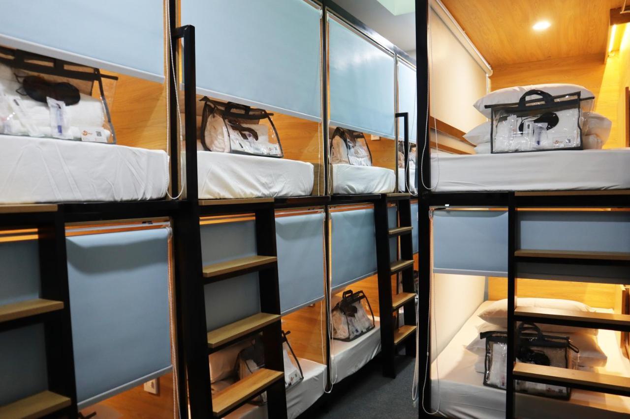 Amango Hostel Хошимин Экстерьер фото